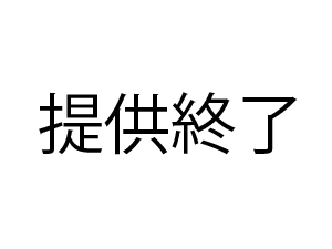 目をつぶってチカンに耐えるお姉さん